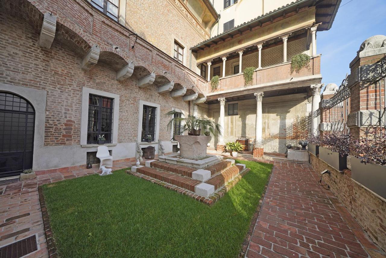 Foresteria Palazzo Guazzoni Zaccaria Cremona Bagian luar foto