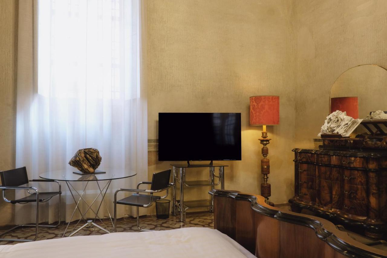 Foresteria Palazzo Guazzoni Zaccaria Cremona Bagian luar foto