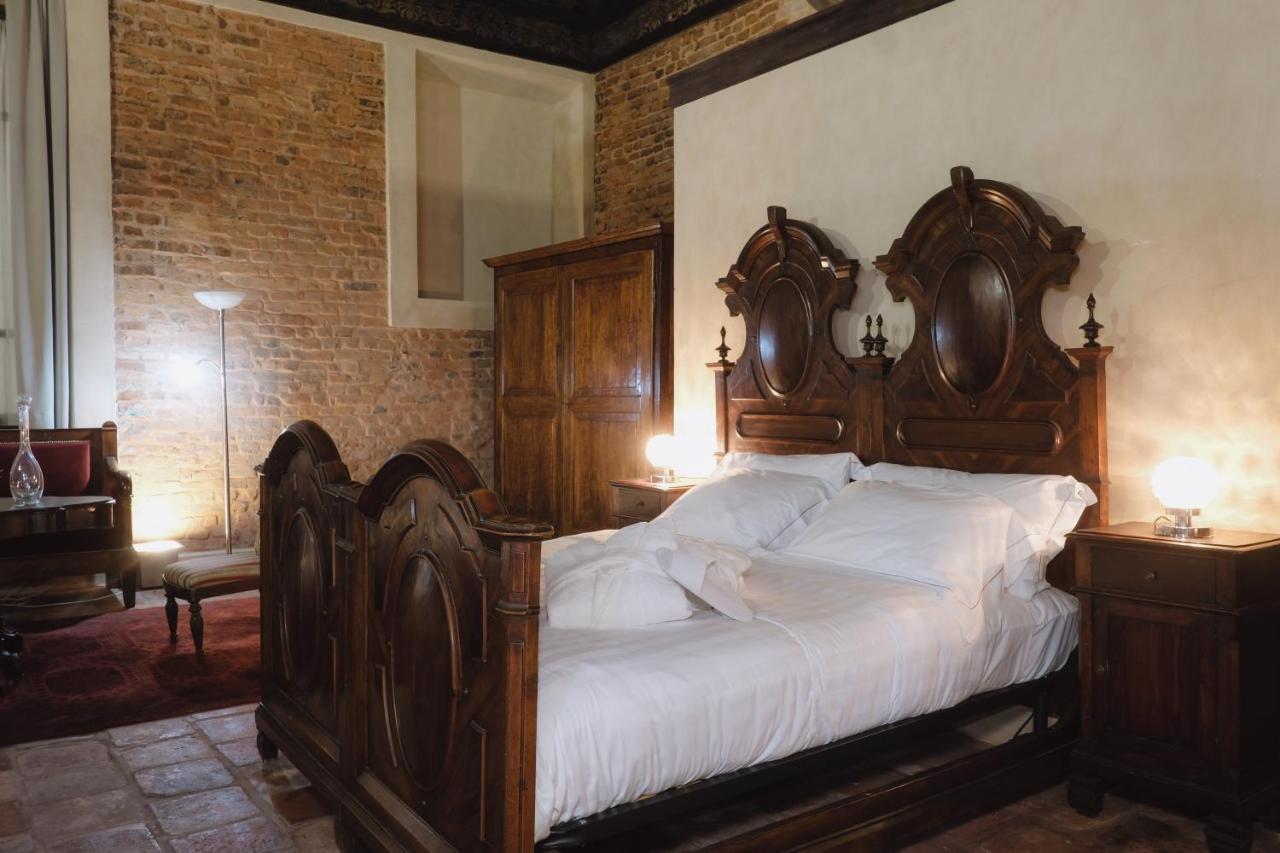 Foresteria Palazzo Guazzoni Zaccaria Cremona Bagian luar foto