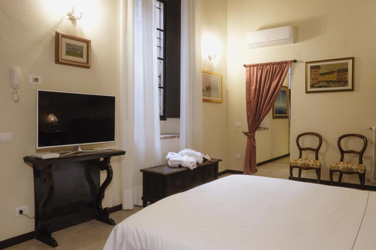 Foresteria Palazzo Guazzoni Zaccaria Cremona Bagian luar foto