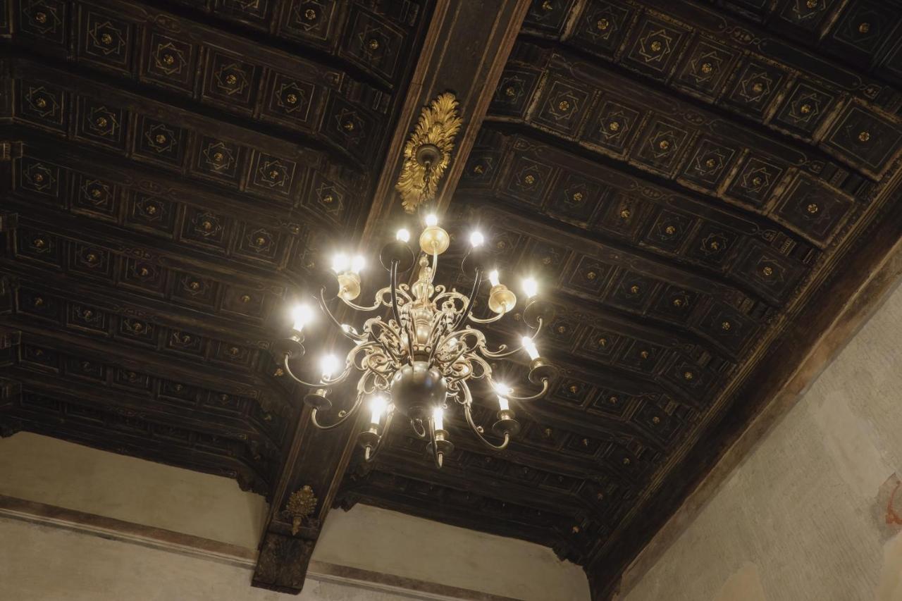 Foresteria Palazzo Guazzoni Zaccaria Cremona Bagian luar foto