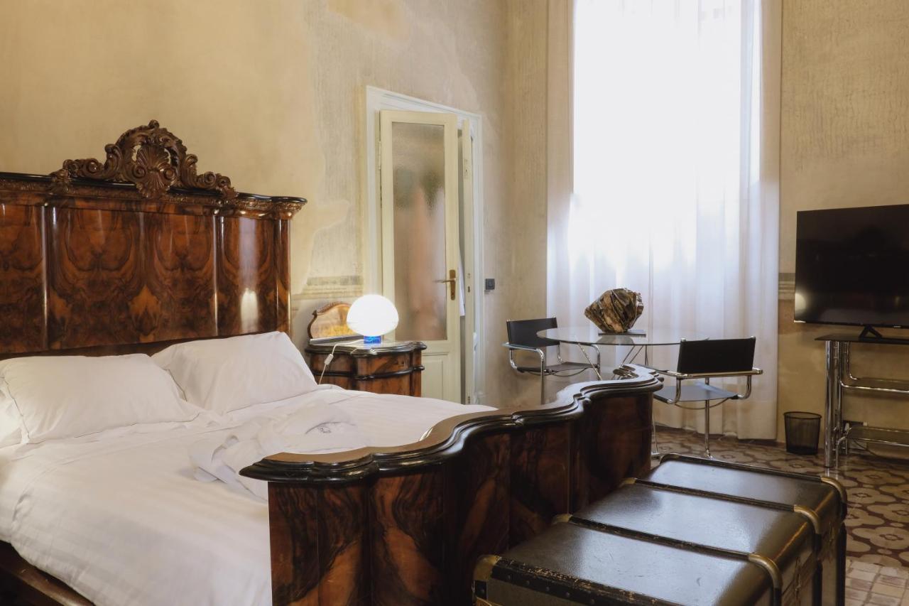 Foresteria Palazzo Guazzoni Zaccaria Cremona Bagian luar foto
